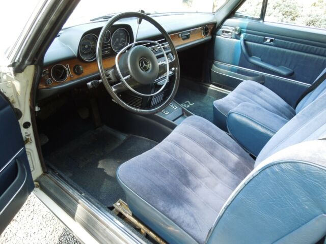 Mercedes-Benz C-Class 1971 image number 35