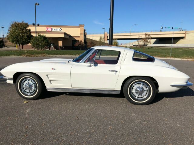 Chevrolet Corvette 1963 image number 29