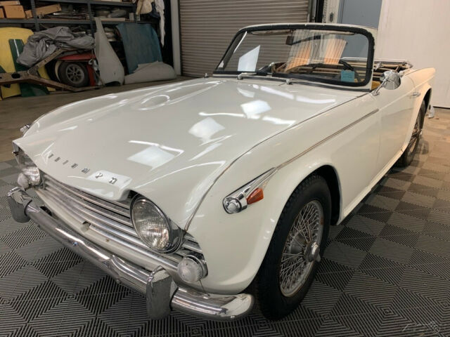 Triumph TR4A 1966 image number 10