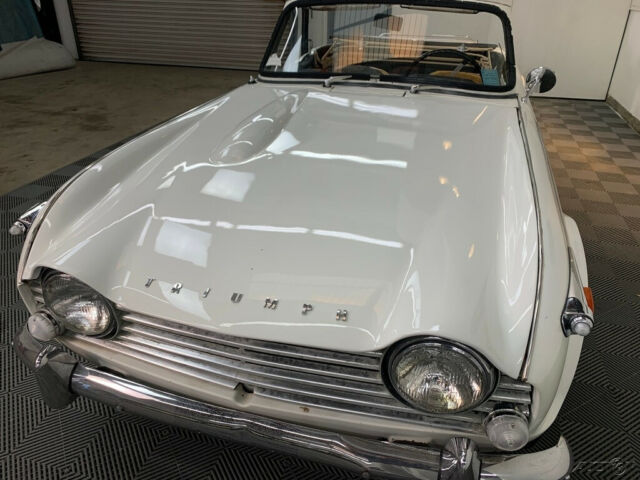 Triumph TR4A 1966 image number 11