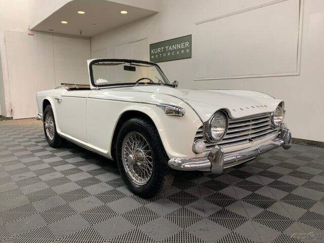 Triumph TR4A 1966 image number 14