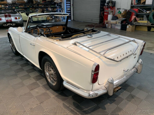 Triumph TR4A 1966 image number 20