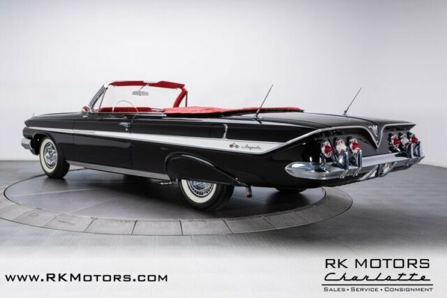 Chevrolet Impala 1961 image number 12