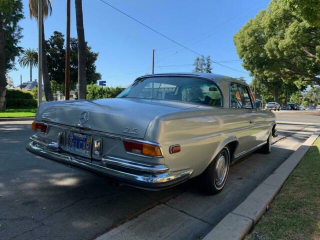 Mercedes-Benz 200-Series 1971 image number 29