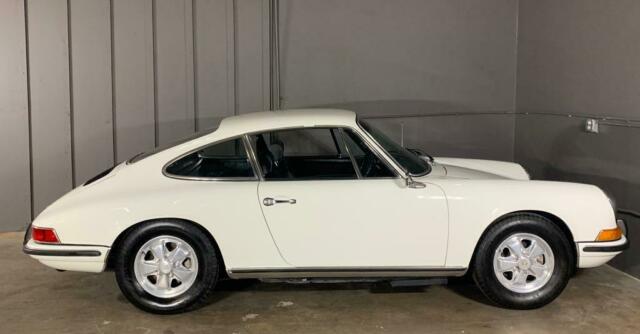 Porsche 911 1971 image number 3