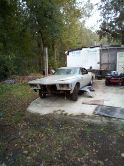 Buick Riviera 1972 image number 0