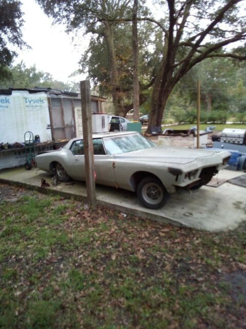 Buick Riviera 1972 image number 5