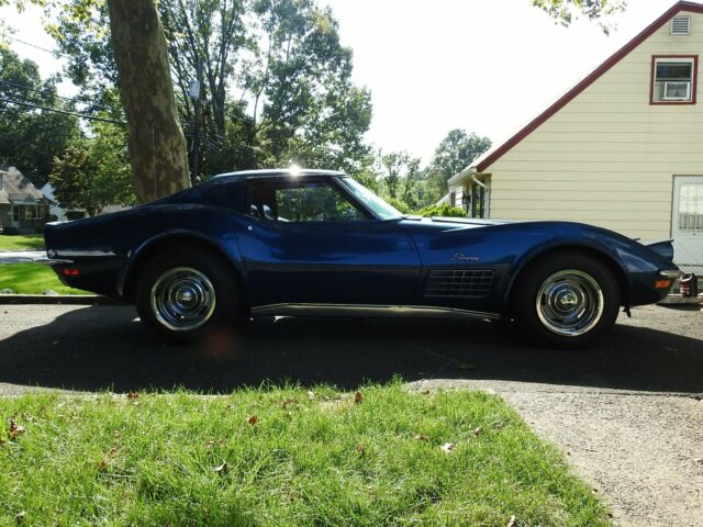 Chevrolet Corvette 1972 image number 11