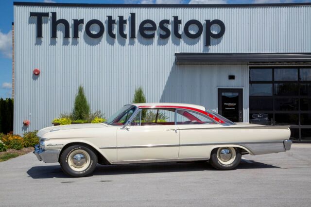 Ford Galaxie 1961 image number 0