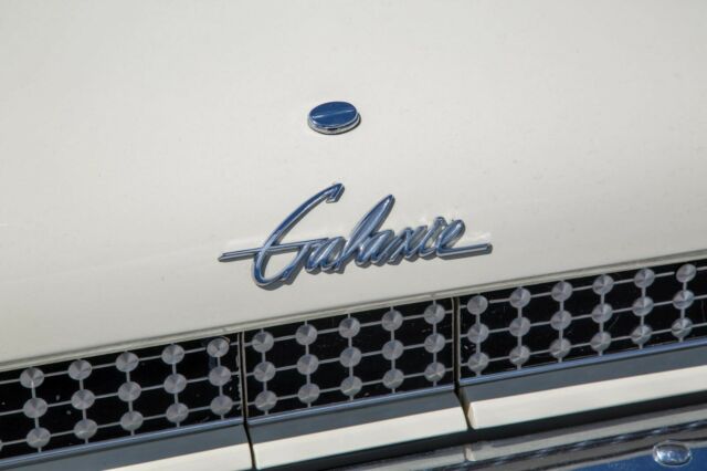 Ford Galaxie 1961 image number 11