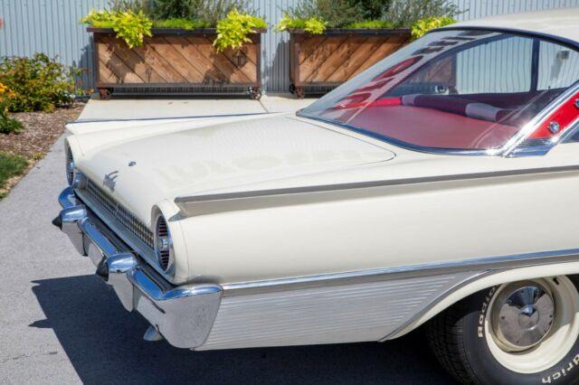 Ford Galaxie 1961 image number 27