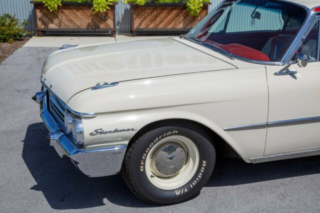 Ford Galaxie 1961 image number 29