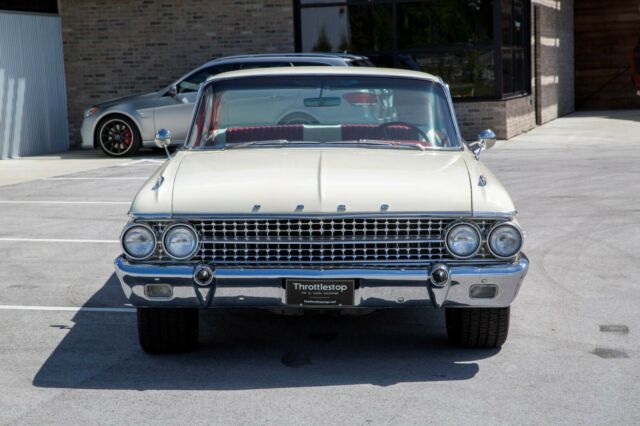 Ford Galaxie 1961 image number 31