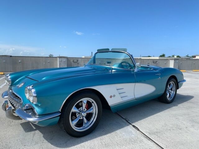 Chevrolet Corvette 1960 image number 1