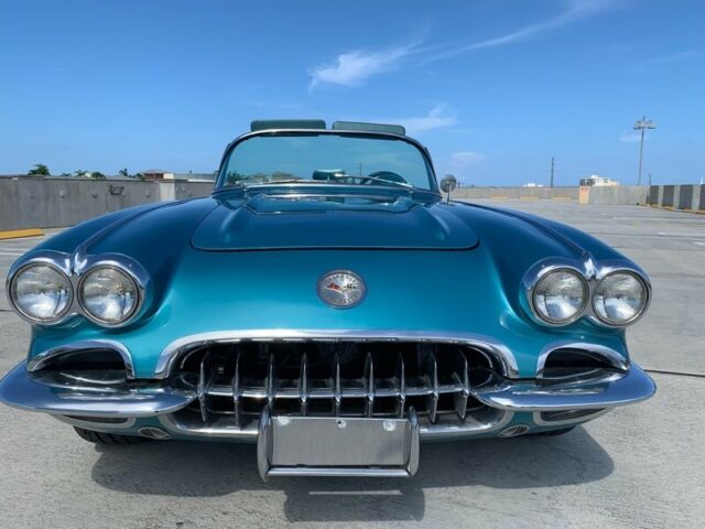 Chevrolet Corvette 1960 image number 27