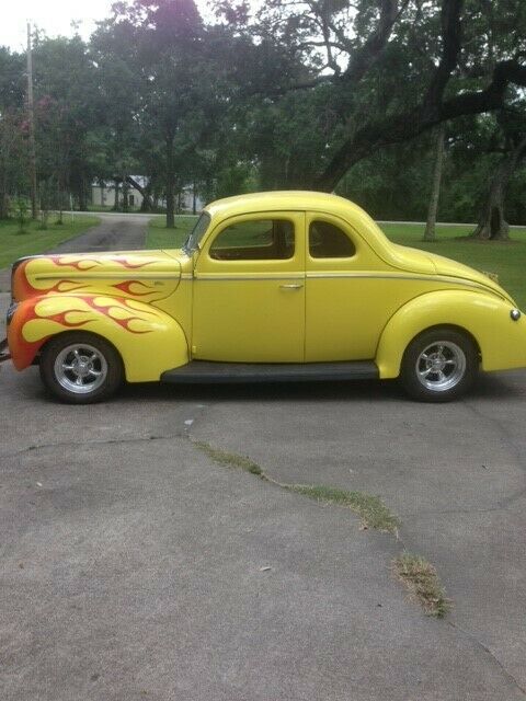 Ford Deluxe 1940 image number 0