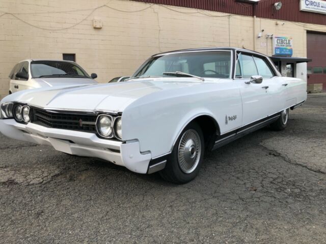 Oldsmobile Ninety-Eight 1966 image number 29