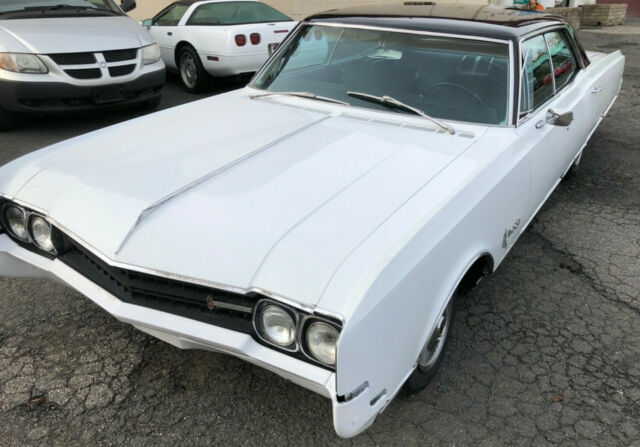 Oldsmobile Ninety-Eight 1966 image number 3