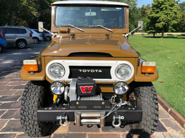 Toyota Land Cruiser 1975 image number 2