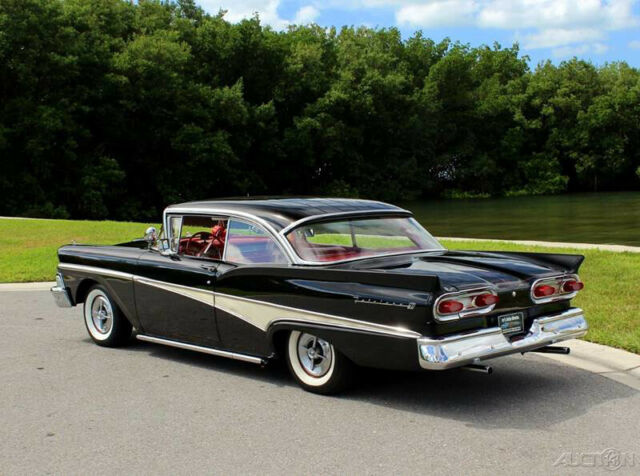 Ford Fairlane 1958 image number 3