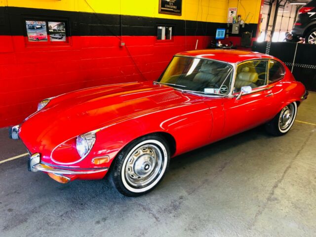 Jaguar E-Type 1971 image number 2