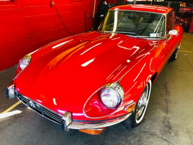 Jaguar E-Type 1971 image number 28