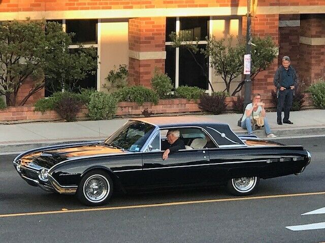 Ford Thunderbird 1962 image number 10