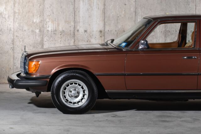 Mercedes-Benz 6.9 1977 image number 32