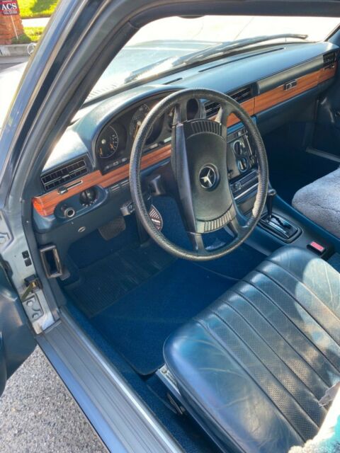 Mercedes-Benz S-Class 1973 image number 25