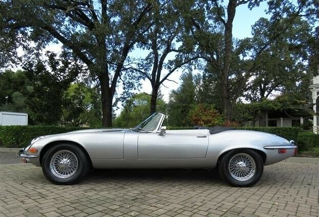 Jaguar E-Type 1974 image number 14