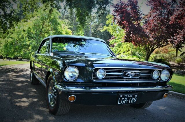 Ford Mustang 1966 image number 29