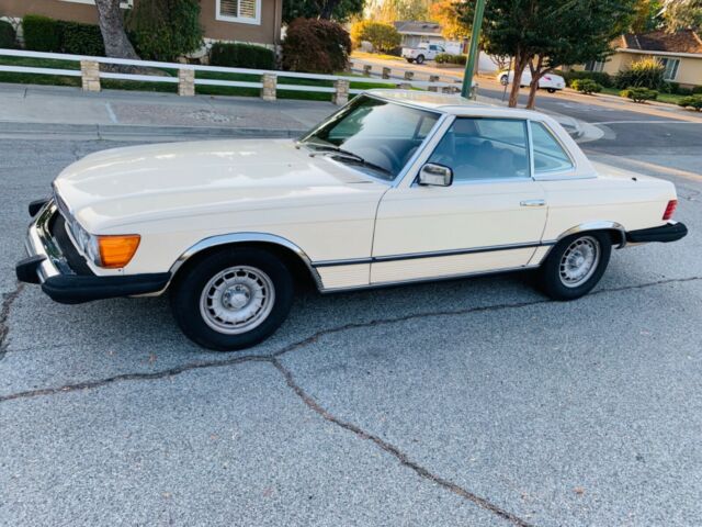 Mercedes-Benz SL-Class 1977 image number 31