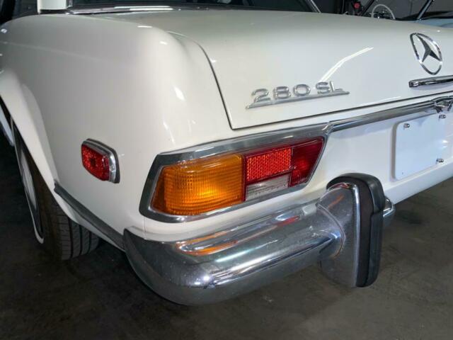 Mercedes-Benz SL-Class 1970 image number 18