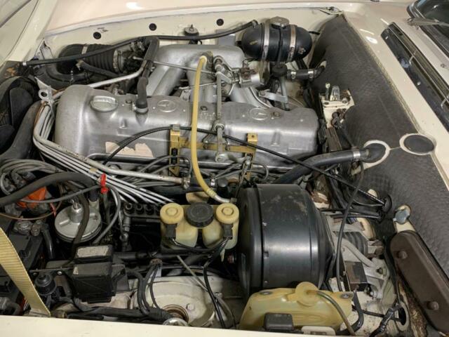 Mercedes-Benz SL-Class 1970 image number 22