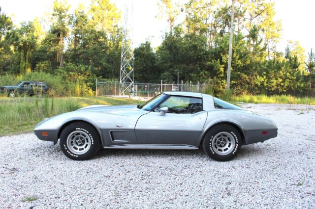 Chevrolet Corvette 1978 image number 25