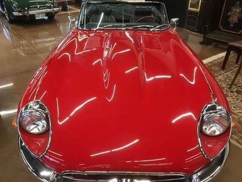 Jaguar E-Type 1971 image number 30