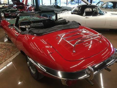 Jaguar E-Type 1971 image number 31