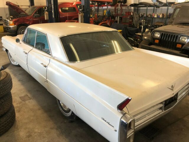 Cadillac DeVille 1963 image number 13