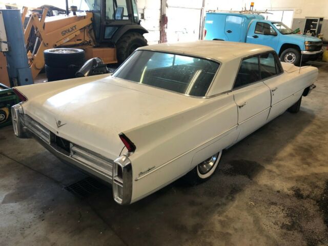 Cadillac DeVille 1963 image number 3