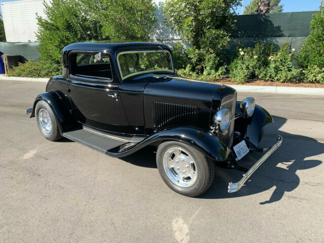 Ford 3 Window Coupe 1932 image number 2