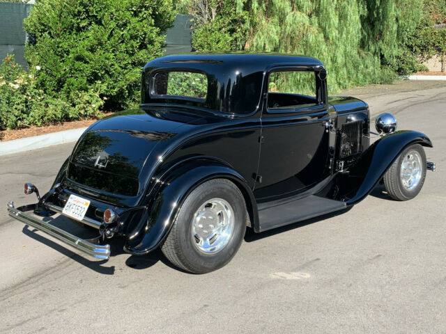 Ford 3 Window Coupe 1932 image number 23