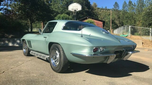 Chevrolet Corvette 1966 image number 16