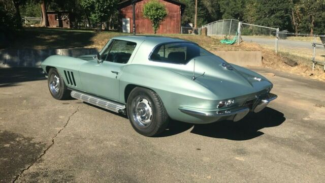 Chevrolet Corvette 1966 image number 17