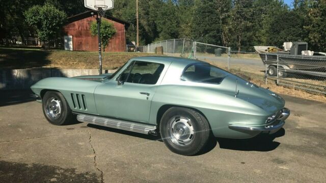 Chevrolet Corvette 1966 image number 18