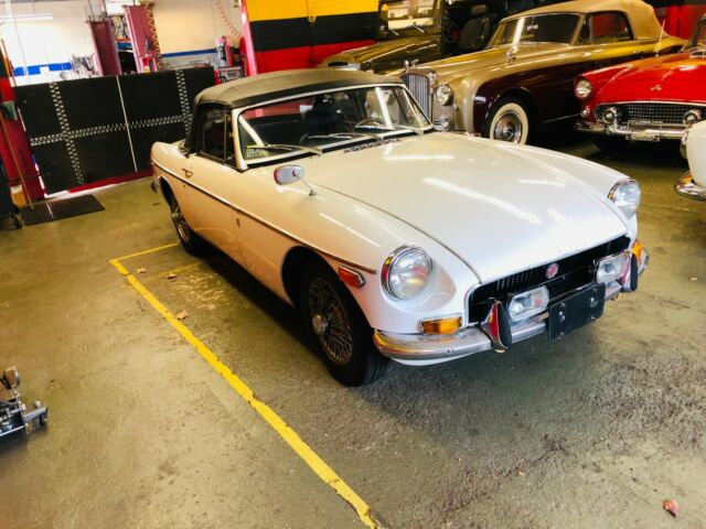 MG MGB 1970 image number 0