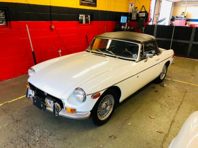 MG MGB 1970 image number 1