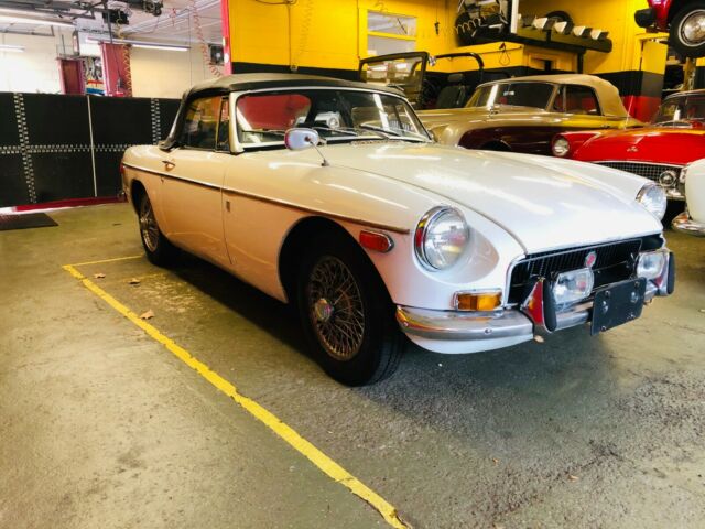 MG MGB 1970 image number 28