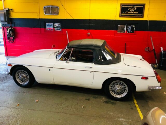 MG MGB 1970 image number 29