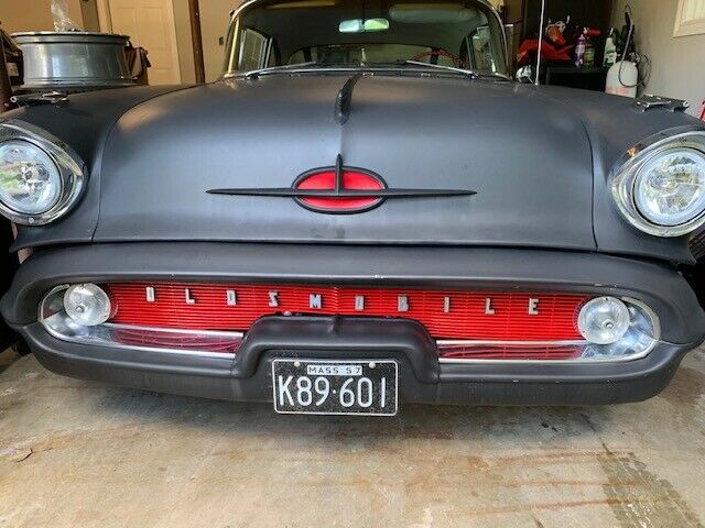 Oldsmobile Eighty-Eight 1957 image number 1