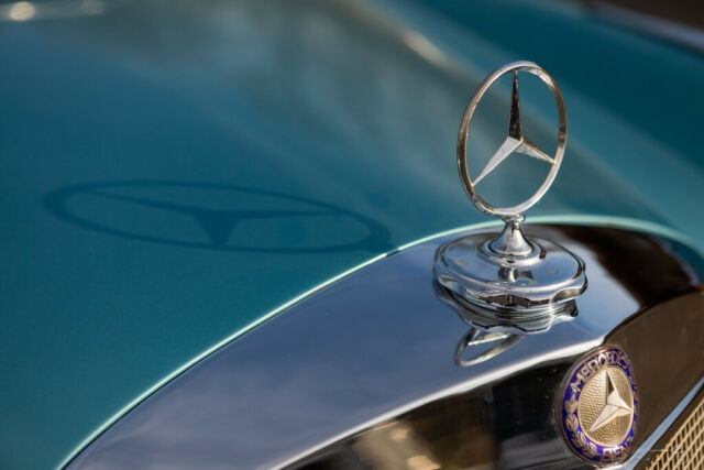 Mercedes-Benz 220S 1959 image number 20